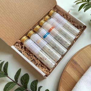 Aromatherapy Bath Salt Gift Box for Mom Relaxing Spa Gift Set for Her Self Care Kit Mother Birthday Gift Ideas Pamper Box for Women