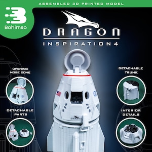 Puede incluir: Un modelo 3D impreso en blanco de la nave espacial SpaceX Dragon, misión Inspiration 4, con partes desmontables, una pegatina de 3" y una longitud de 5,5". El modelo está ensamblado e incluye una placa base especial.