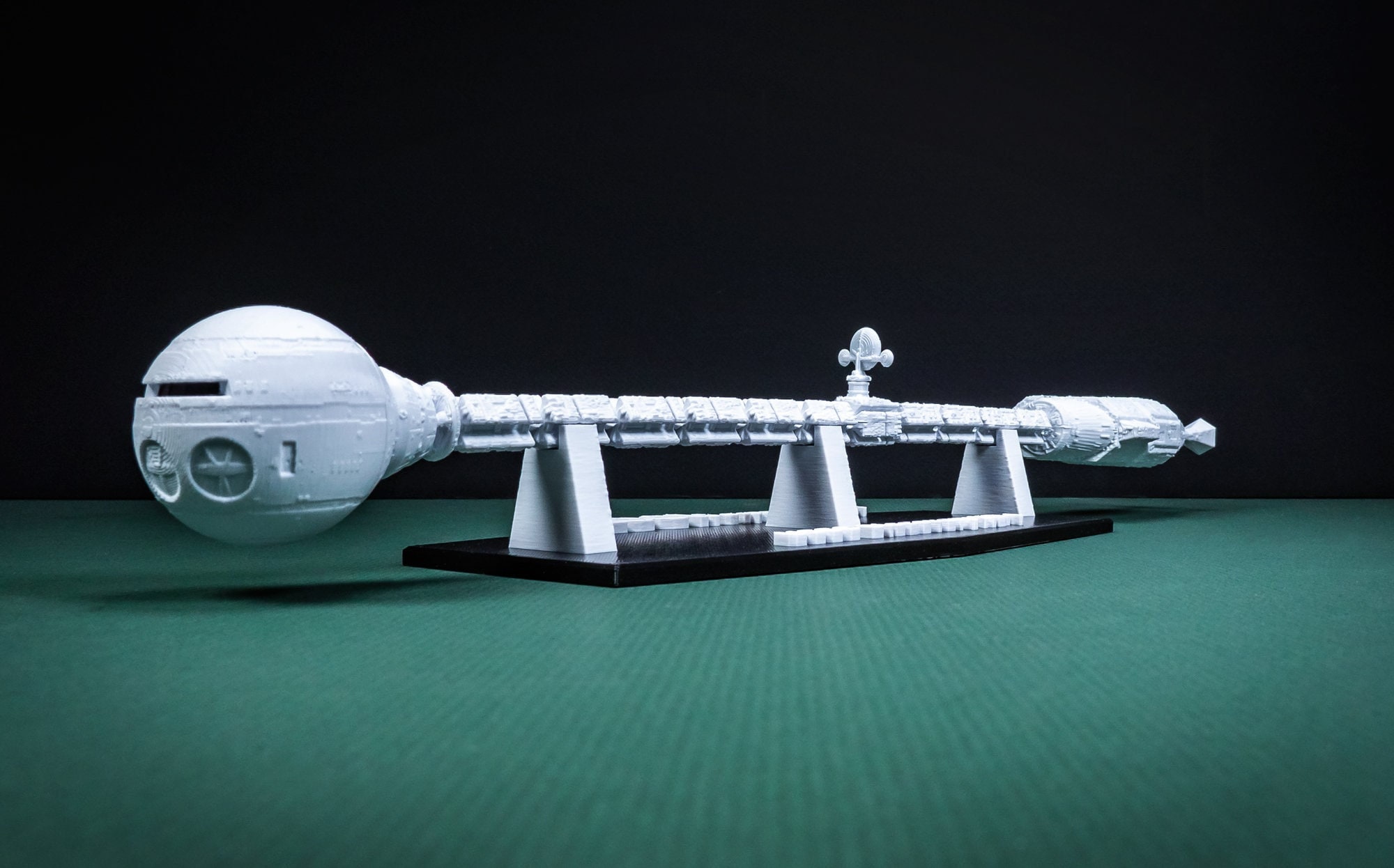 1:48 Film 2001 A Space Odissey Uss Discovery Xd-1 Spaceship Diy Paper Model Kit