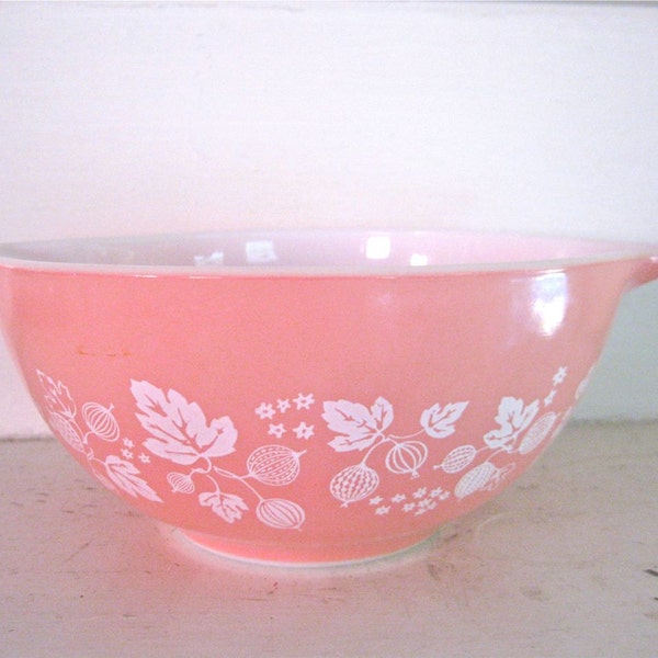 Vintage Pyrex Bowl - Pink Gooseberry