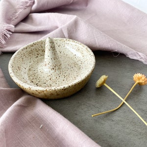 White best sale ring holder