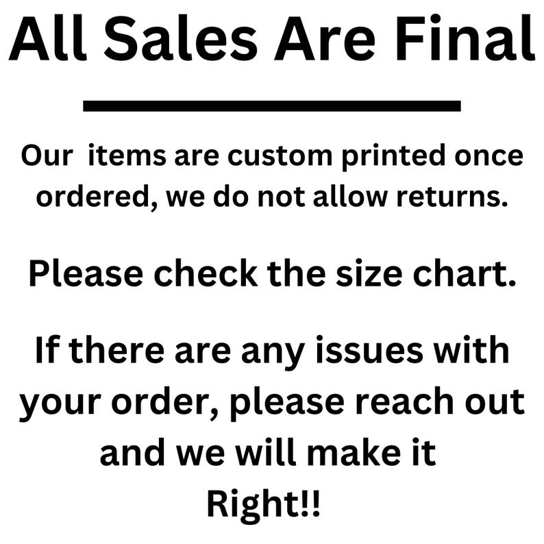 Op de afbeelding: Zwart-witte tekst op een witte achtergrond met de tekst "All Sales Are Final". Onder de tekst bevindt zich een zwarte lijn. De tekst gaat verder: "Onze artikelen worden op maat bedrukt zodra ze besteld zijn, daarom accepteren we geen retouren. Controleer de maattabel. Als u problemen heeft met uw bestelling, neem dan contact met ons op. We zullen ons best doen om u te helpen."