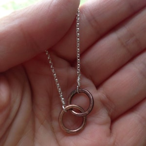 Bronze Tiny Two Circle Necklace Infinity Entwined Together Figure 8 8th & 19th Anniversary Gift Custom Message Jewelry Card imagem 5