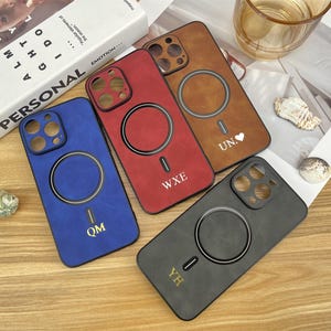 Telefoonhoesje met initialen en monogram: gepersonaliseerd magnetisch leren iPhone-hoesje, perfecte pasvorm voor iPhone 16, 15, 14, 13, Plus, Pro Max