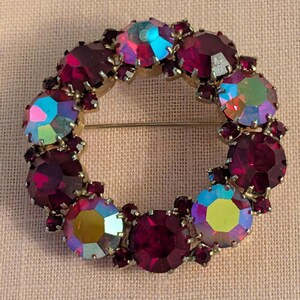 Karu Arke Inc Vintage Rhinestone Circle Wreath Brooch Ruby Red Aurora Borealis