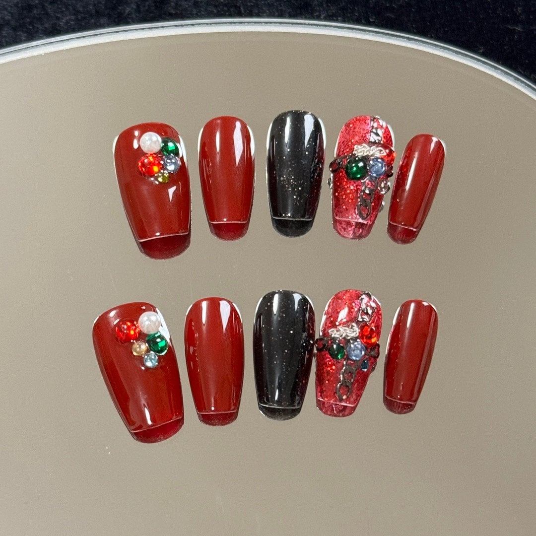 Maroon Mewah Nail Art Trend