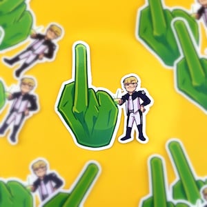 Puede incluir: Una colección de pegatinas sobre un fondo amarillo. Las pegatinas presentan una mano verde haciendo la peineta y un personaje de dibujos animados sosteniendo una bebida. El personaje lleva un atuendo blanco y negro. Las pegatinas son de varios tamaños y orientaciones.