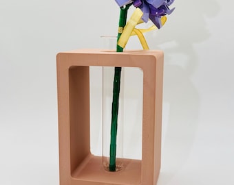 Minimalist 3D-printed design vase with integrated test tube
