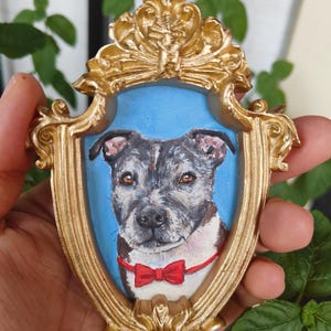 100% handgemachtes Acrylhaustierporträt, Hundeporträt, Katzenporträt, kundenspezifischer goldener Weinleserahmen, Haustier-Denkmal, Mini Kunst, handgemaltes Haustierporträt