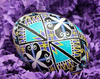 Batik Art Egg, Pysanky Easter Egg Gifts for Mom, Ukrainian Easter Egg, Blue, Purple and White Home Decor, Dyed Chicken Eggshell