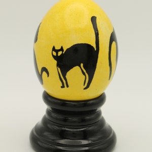 Black Cat Halloween Batik Egg, Yellow and Black Dyed Chicken Egg, Halloween Decor, Cat Lover Gift image 3