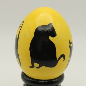 Black Cat Halloween Batik Egg, Yellow and Black Dyed Chicken Egg, Halloween Decor, Cat Lover Gift image 2