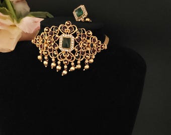 Conjunto de collar gargantilla de piedra verde con diseño de templo, joyería nupcial tradicional del sur de la India, joyería étnica festiva.