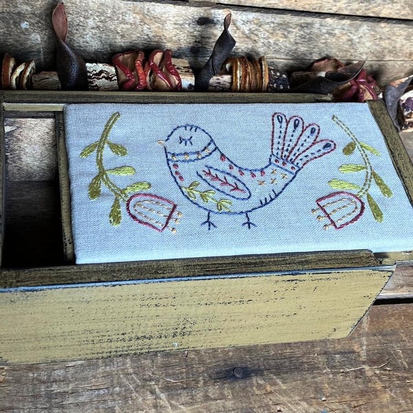 Kit HS111 Happy Bird Stickerei auf Holz Box