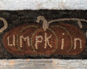 Hooked Rug Pattern on Linen Pumpkin