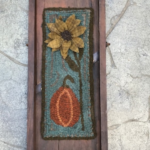 Hooked Rug Pattern Pumpkin Proddy Flower on Linen