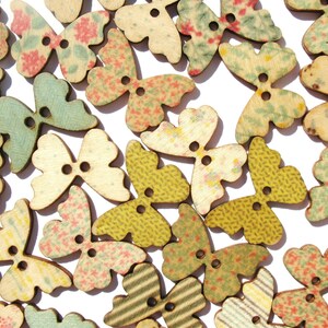 Flutter - Crafts Butterfly-Shaped Wood Button Selection