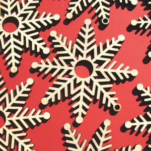 Snowy Night: lasergesneden houtversiering