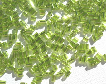 Vert poire - Craft Medley #1 Perles de clairon en verre translucide