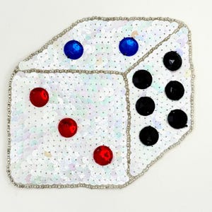 Découpe simple - Paillettes irisées blanches - Perles argentées - Pierres bleues, rouges et noires 4,75 x 4,5 pouces