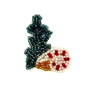 Seaweed with Shell Beaded 2.5" x 2.5"