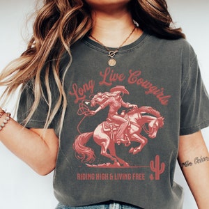 Long Live Cowgirls T-Shirt,Comfort Colors Shirt, Vintage Cowgirl Tee,Retro Cowgirl T-shirt,Western Graphic Tee,Cowgirl Graphic Tee,Oversized