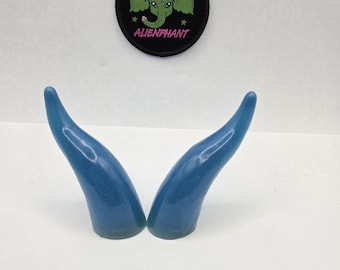 Ready to ship MAGNETIC Glow-in-the-dark Blue Curved horns