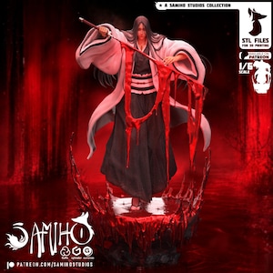 Puede incluir: Una figura a escala 1/6 de un personaje de pelo largo con haori blanco y hakama negro, sosteniendo una katana de la que gotea líquido rojo sobre una base. El texto incluye A SAMIHO STUDIOS COLLECTION, STL FILES y SAMIHO.