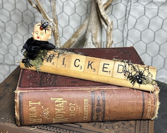 Figuras de Scrabble alteradas hechas a mano, decoración de Halloween, estante, cabeza de muñeca pequeña vintage