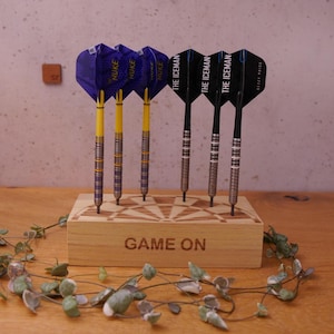 Houten dartstandaard, gepersonaliseerd, darthouder, dartstandaard, robiniahout, 6 darts