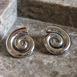 Spiral Shell Silver Earrings: Vintage Inspired 90s Chic | Art Deco Revival Statement Jewelry | Modernist Chunky Earrings for Summer