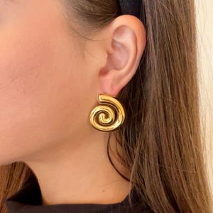 Spiral Shell Gold Earrings: Vintage Inspired 90s Chic | Art Deco Revival Statement Jewelry | Modernist Chunky Earrings for Summer
