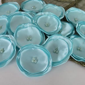 Flores de tela artificiales, flores de satén, apliques florales para novias, flores de tela para manualidades, flores al por mayor (15 piezas) - AQUA MINT BLOSSOMS imagen 3