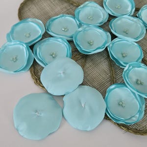 Flores de tela artificiales, flores de satén, apliques florales para novias, flores de tela para manualidades, flores al por mayor (15 piezas) - AQUA MINT BLOSSOMS imagen 6