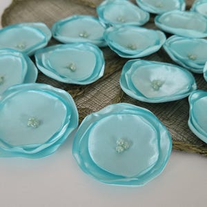 Flores de tela artificiales, flores de satén, apliques florales para novias, flores de tela para manualidades, flores al por mayor (15 piezas) - AQUA MINT BLOSSOMS imagen 4