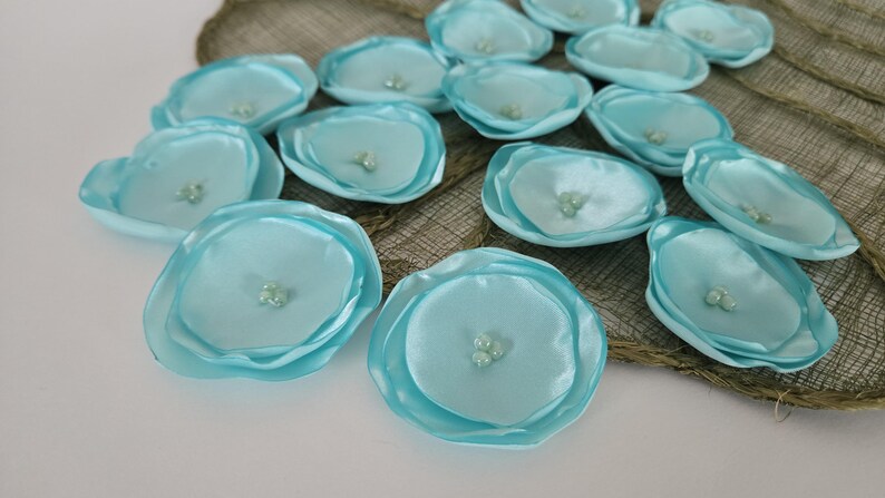 Flores de tela artificiales, flores de satén, apliques florales para novias, flores de tela para manualidades, flores al por mayor (15 piezas) - AQUA MINT BLOSSOMS imagen 4