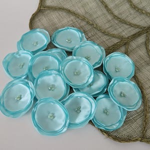 Flores de tela artificiales, flores de satén, apliques florales para novias, flores de tela para manualidades, flores al por mayor (15 piezas) - AQUA MINT BLOSSOMS imagen 2