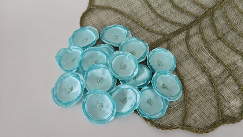 Flores de tela artificiales, flores de satén, apliques florales para novias, flores de tela para manualidades, flores al por mayor (15 piezas) - AQUA MINT BLOSSOMS imagen 2