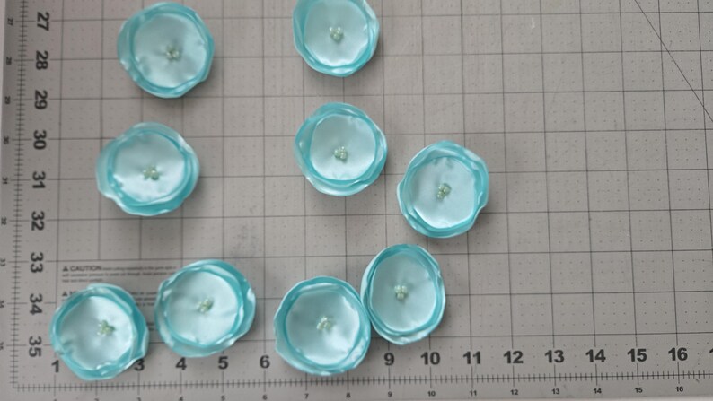 Flores de tela artificiales, flores de satén, apliques florales para novias, flores de tela para manualidades, flores al por mayor (15 piezas) - AQUA MINT BLOSSOMS imagen 5