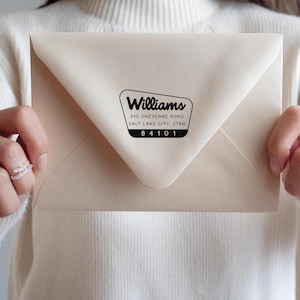 Tampon d'adresse personnalisé - Design d'enseigne de parc national - Cadeau de pendaison de crémaillère personnalisé - Style extérieur rustique - Auto-encreur ou manche en bois