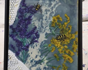Bijen in de bloembedden: encaustic en cyanotypie