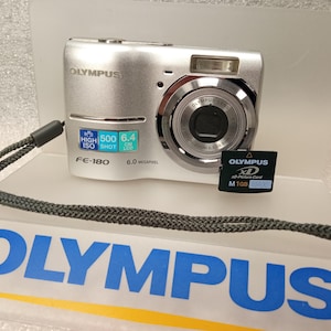 OLYMPUS FE-180 + Tarjeta xD-picture de 1 GB / Cámara digital Olympus vintage con tarjeta de memoria / Probada y en funcionamiento