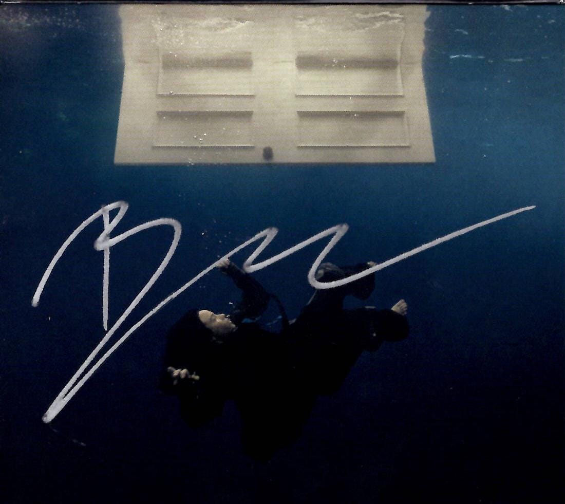 Billie Eilish　直筆サイン入りCD Billie Eilish ビリー・アイリッシュ直筆サイン入りCD - メルカリ