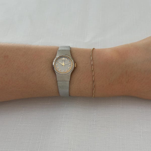 Vintage Ladies Silver Dainty Seiko Circle Watch