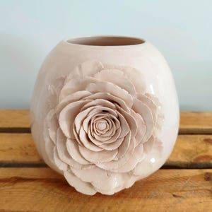 Cache-pot en céramique fleur fait main – Pot de fleurs artisanal beige – Décoration Japandi bohème – Cache-pot élégant pour plante d'intérie