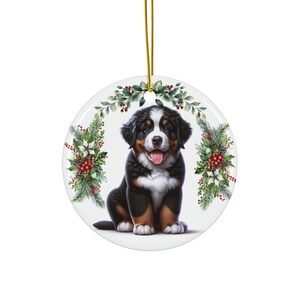 Ornamento in ceramica a forma di cane da montagna bernese