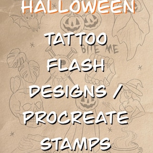 Op de afbeelding: Een bruinachtige achtergrond met Halloween-thema illustraties en tekst. De tekst luidt "HALLOWEEN TATTOO FLASH DESIGNS / PROCREATE STAMPS". Illustraties zijn onder meer pompoenen, een spook, een vleermuis en een heks.