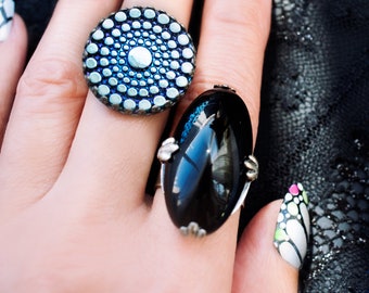 jet black glass Ring. sleek geometric fashion w/ vintage glass.