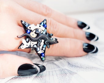salamander star ring with cobalt blue rhinestones -- lizard jewelry