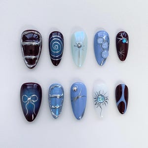 Gotisch blauw pers op nagels lange amandelnagels/3D zilverchroomnagels/striknagels/bruine nagels/Sun Star-nagels/Auranagels/Zomervakantienagels
